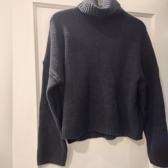 NWT Woman's Abacrombie and Fitch Turtle Neck Sweater - Picture 2 of 7